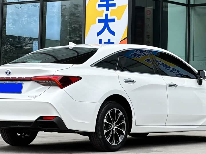 Photo 9 - Toyota Avalon