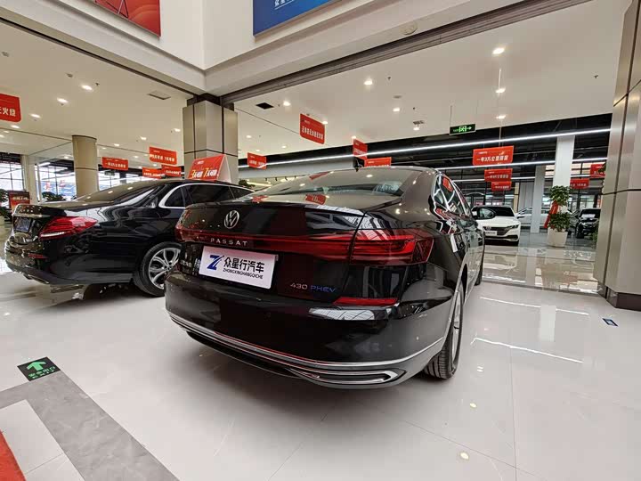 Фото 3 - Volkswagen Passat Hybrid