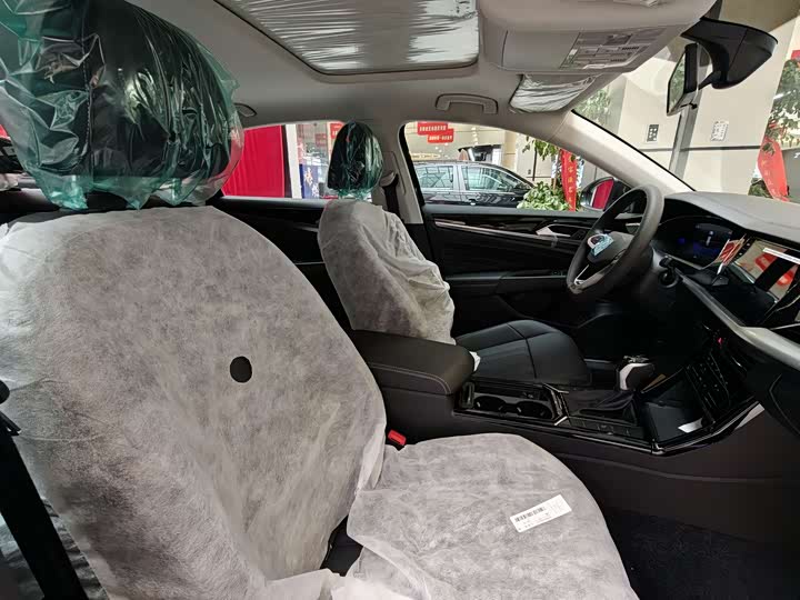 Фото 5 - Volkswagen Passat Hybrid