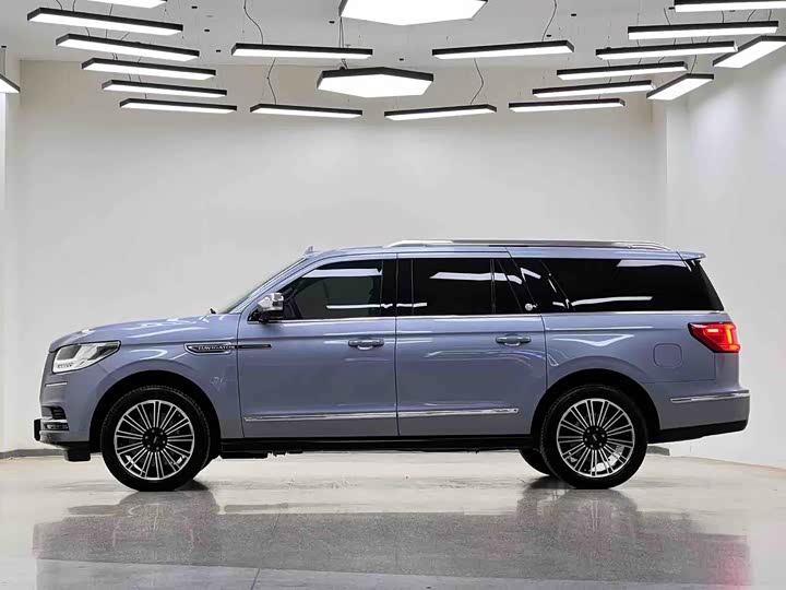 Фото 4 - Lincoln Navigator