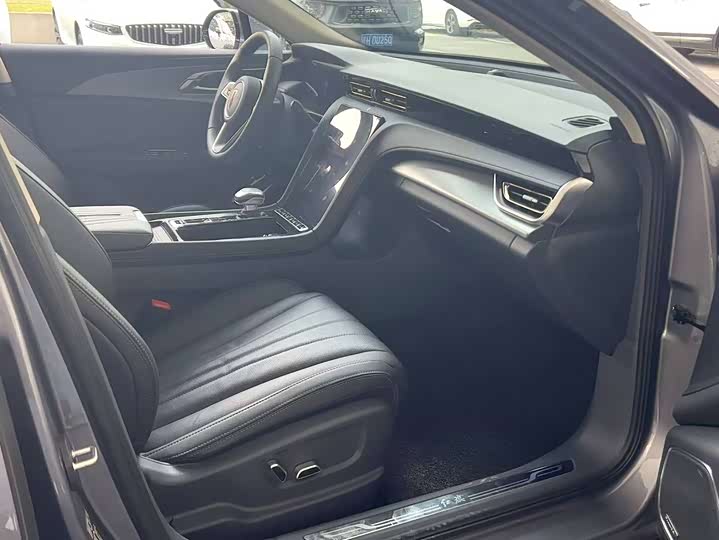 Фото 4 - Hongqi H5