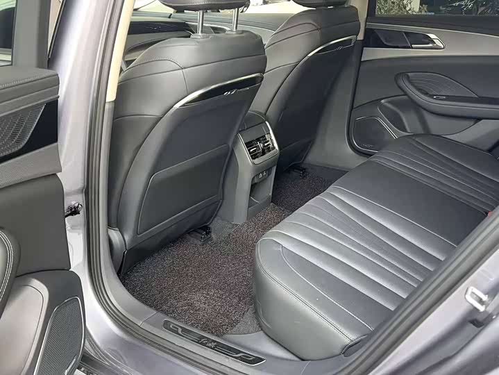 Фото 8 - Hongqi H5