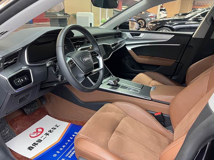 Фото 8 - Audi A7L