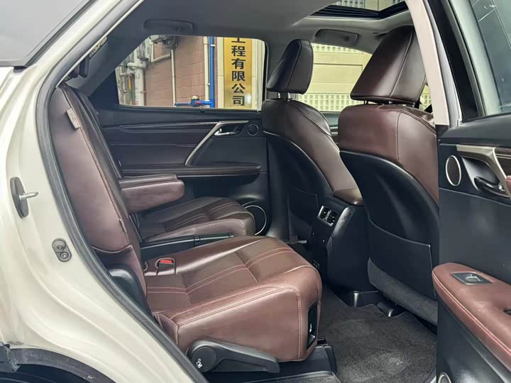 Фото 8 - Lexus RX