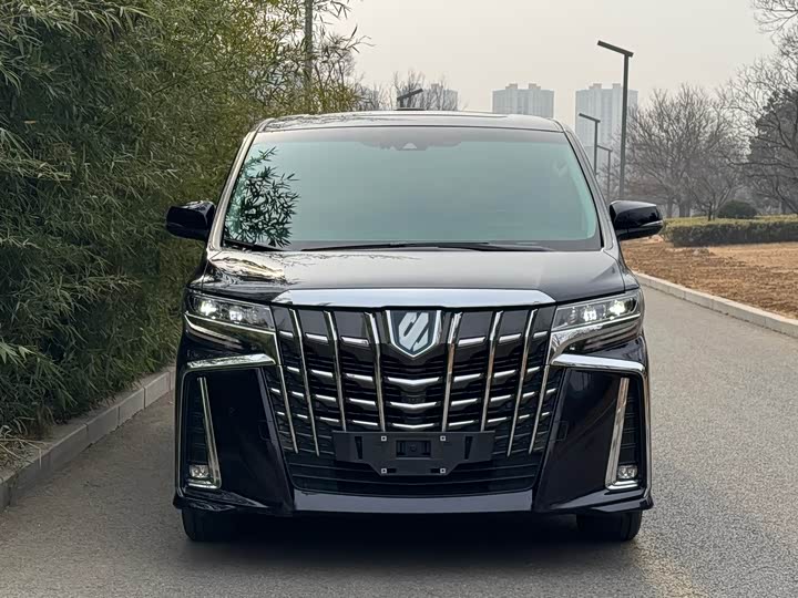 Photo 2 - Toyota Alphard