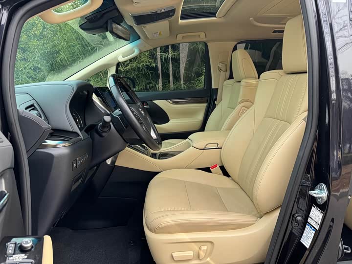 Photo 4 - Toyota Alphard