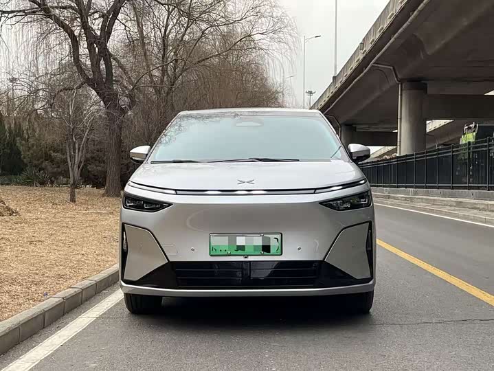 Фото 2 - XPeng X9