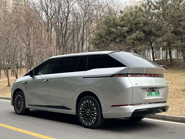 Фото 4 - XPeng X9