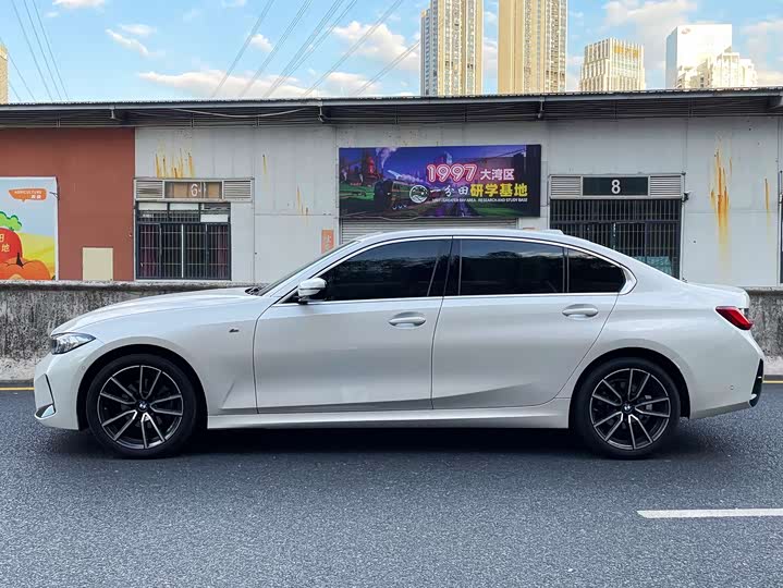 Photo 4 - BMW 3 Series