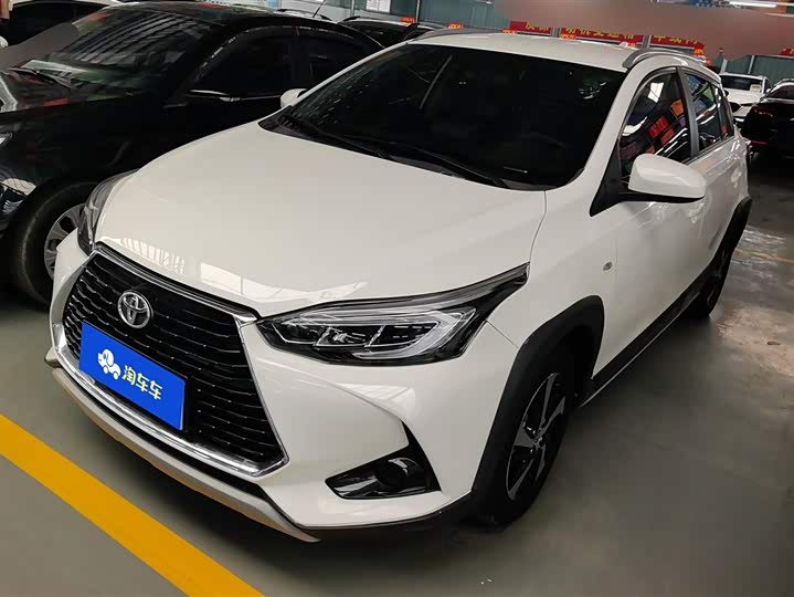 Фото 1 - Toyota Yaris L Hatchback