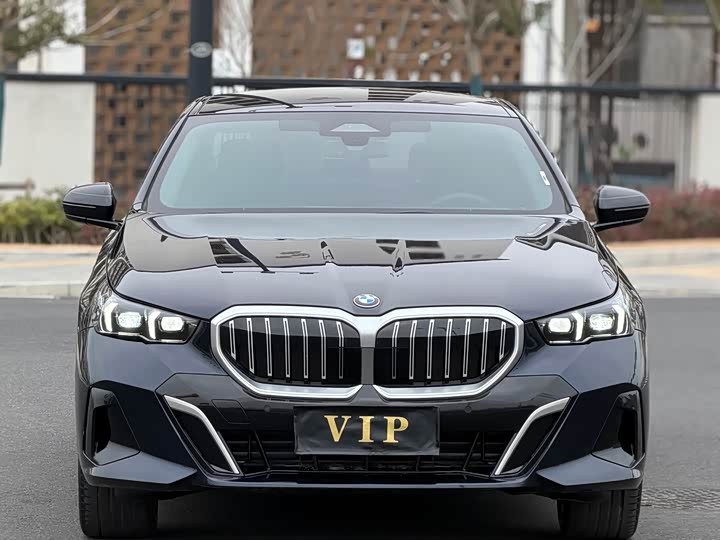 Фото 2 - BMW 5 Series