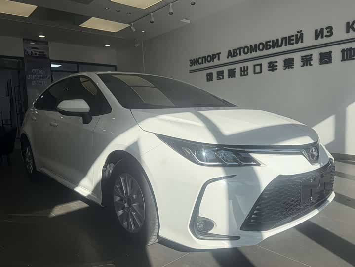 Фото 2 - Toyota Corolla