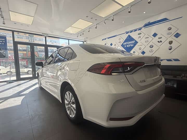 Фото 4 - Toyota Corolla