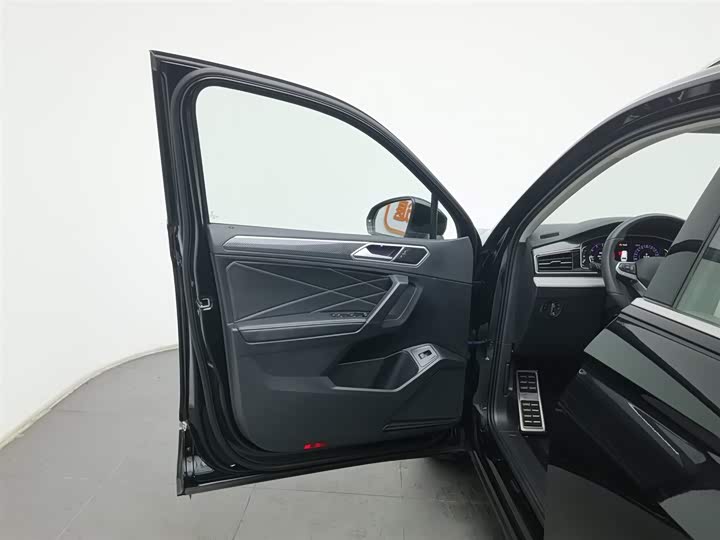 Фото 8 - Volkswagen Tiguan L Pro