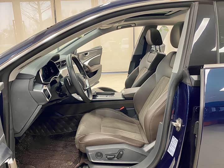 Фото 5 - Audi A7L