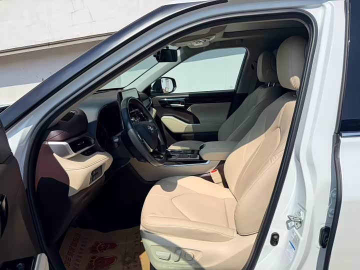 Фото 4 - Toyota Highlander