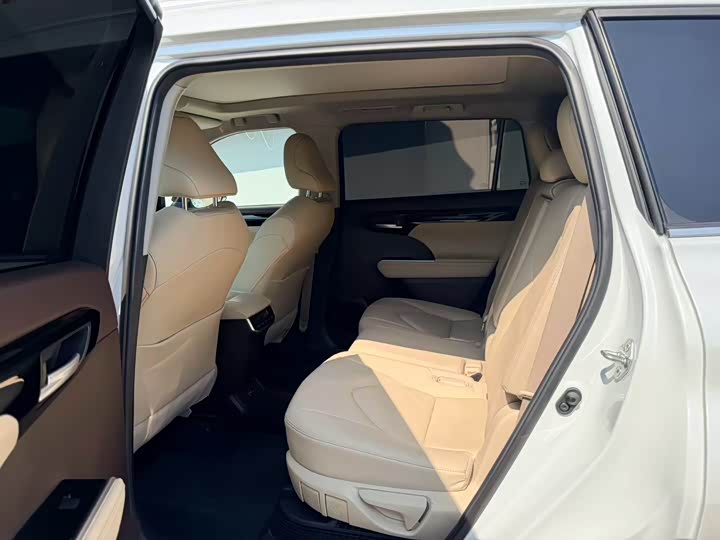 Фото 6 - Toyota Highlander