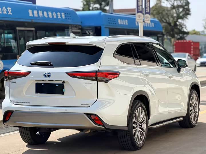 Фото 9 - Toyota Highlander