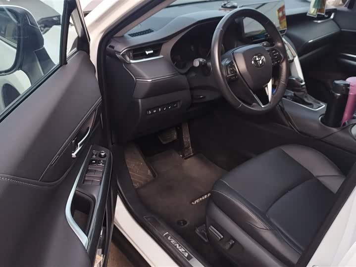 Фото 7 - Toyota Venza