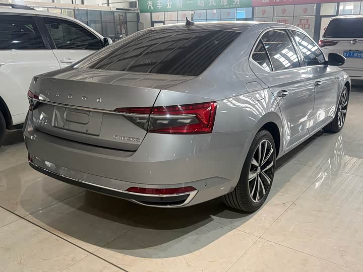 Фото 4 - Skoda Superb