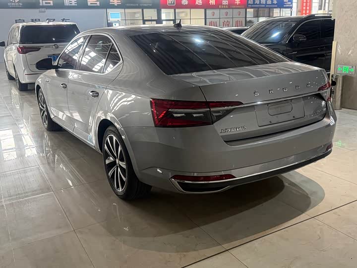 Фото 6 - Skoda Superb