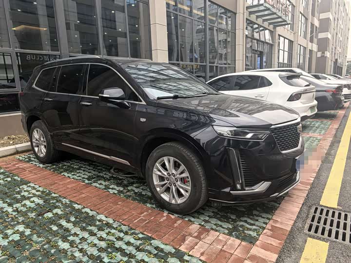 Фото 2 - Cadillac XT6