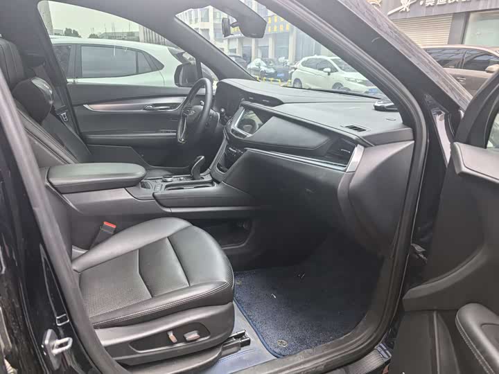 Фото 4 - Cadillac XT6