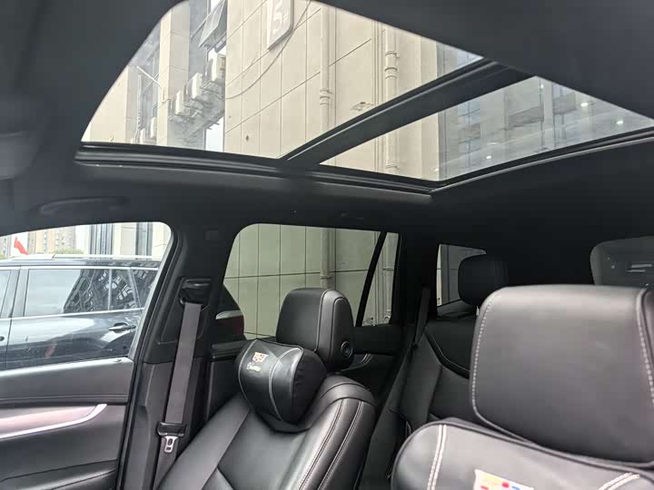 Фото 8 - Cadillac XT6