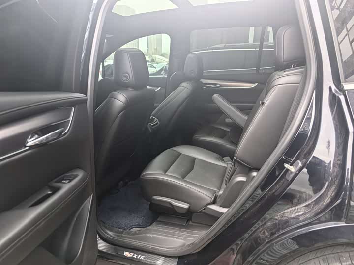 Фото 9 - Cadillac XT6