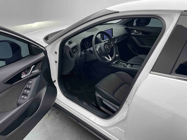 Фото 9 - Mazda CX-4