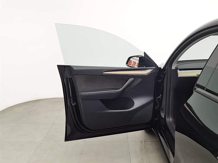 Фото 8 - Tesla Model Y