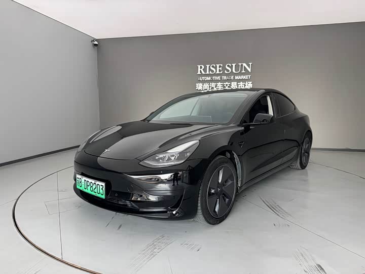 Фото 1 - Tesla Model 3