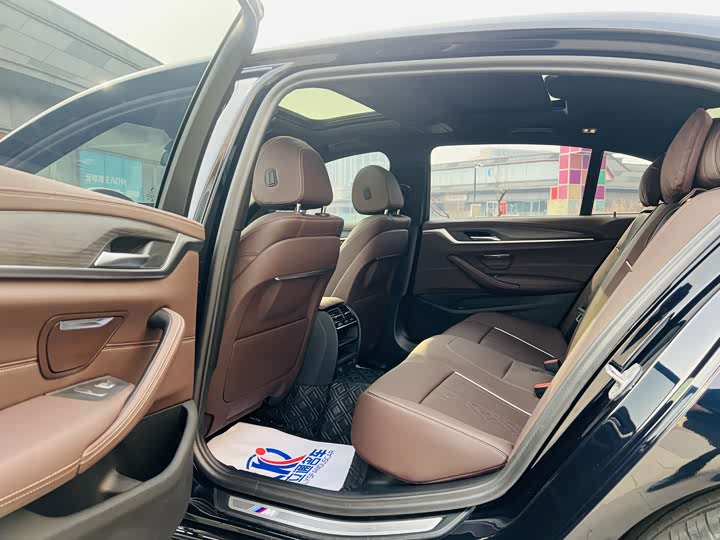 Фото 6 - BMW 5 Series