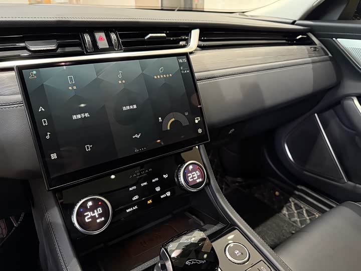 Фото 7 - Jaguar XF L