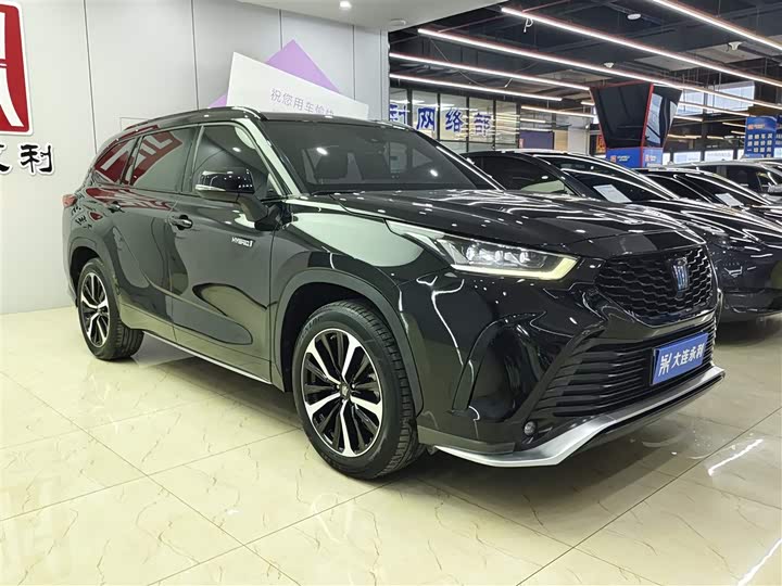 Фото 3 - Toyota Crown Kluger