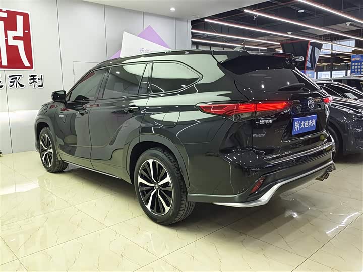 Фото 6 - Toyota Crown Kluger