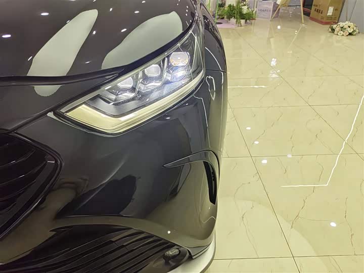 Фото 7 - Toyota Crown Kluger