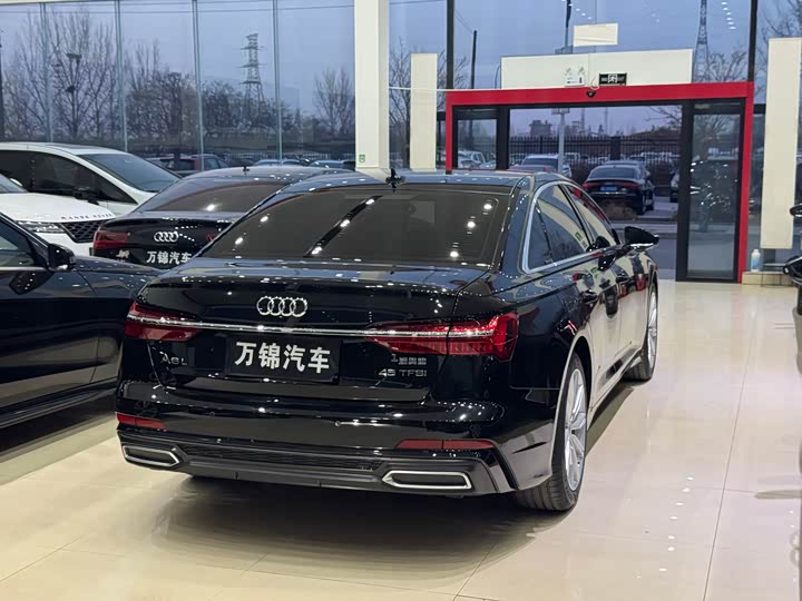 Фото 6 - Audi A6L