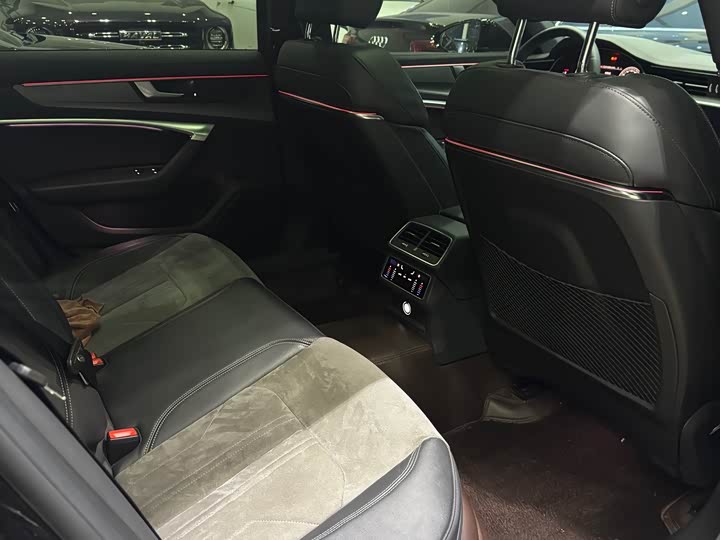 Фото 8 - Audi A6L