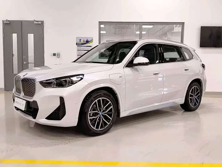 Фото 1 - BMW iX1