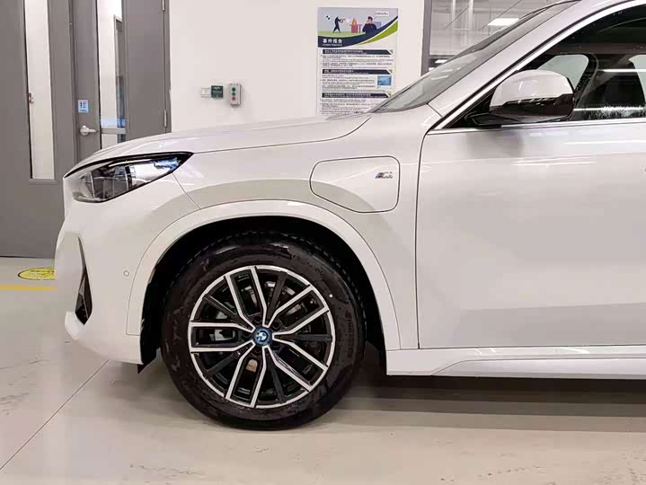 Фото 6 - BMW iX1