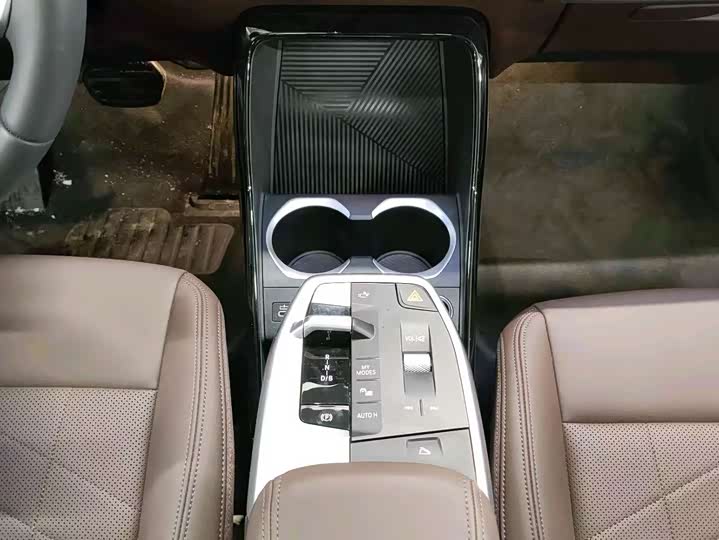 Фото 9 - BMW iX1