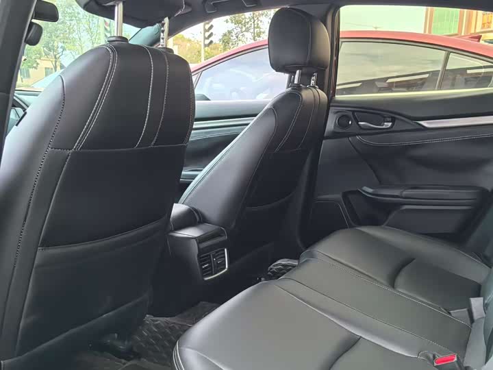 Фото 8 - Honda Civic