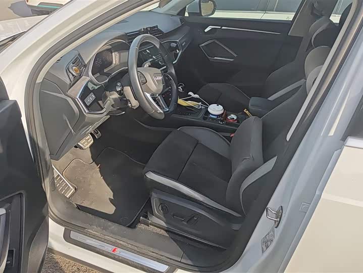 Фото 9 - Audi Q3