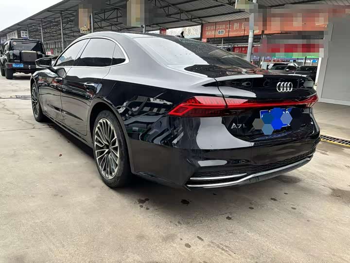 Фото 6 - Audi A7L
