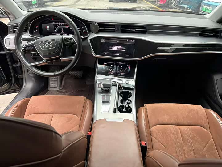 Фото 7 - Audi A7L