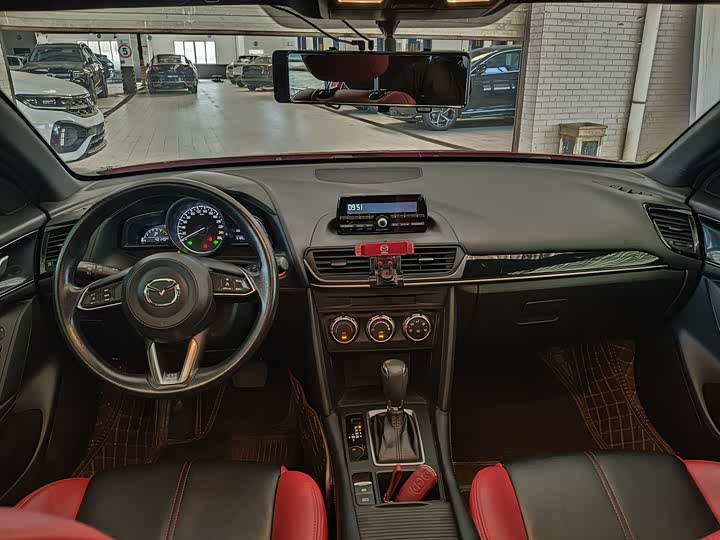 Фото 9 - Mazda CX-4