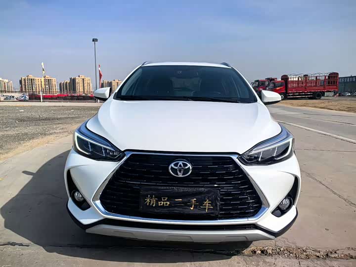 Фото 2 - Toyota Yaris L Hatchback