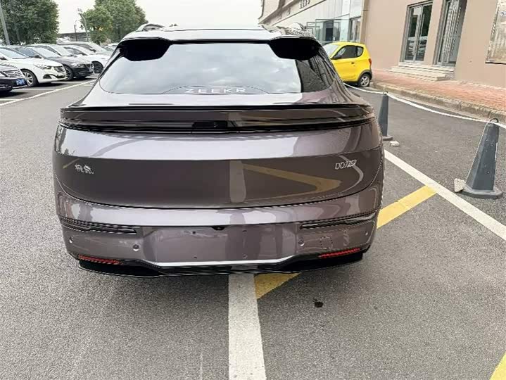 Фото 4 - Zeekr 007 GT