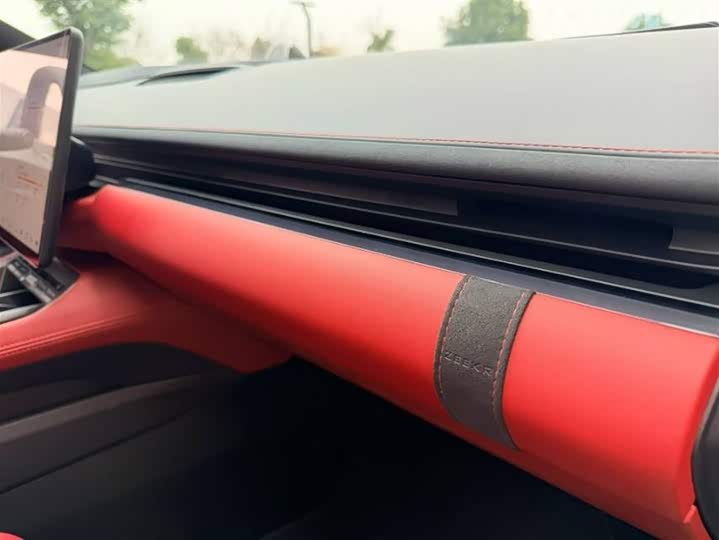 Фото 6 - Zeekr 007 GT